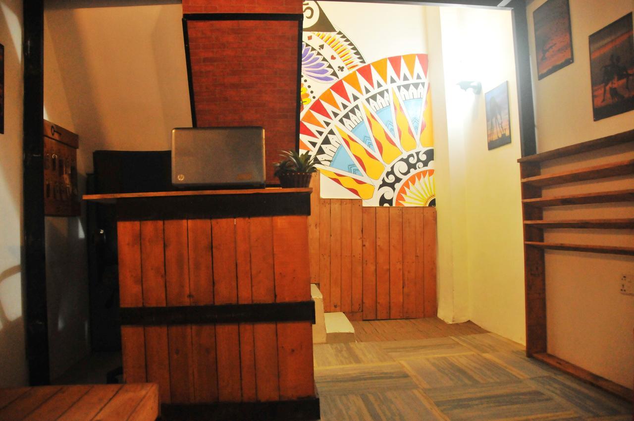 Mid Town Hostel キャンディー エクステリア 写真