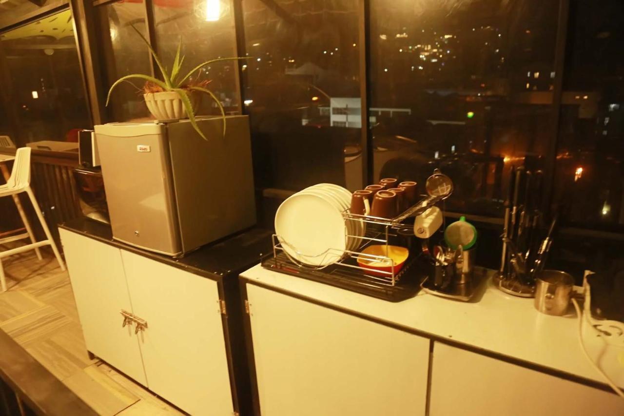 Mid Town Hostel キャンディー エクステリア 写真