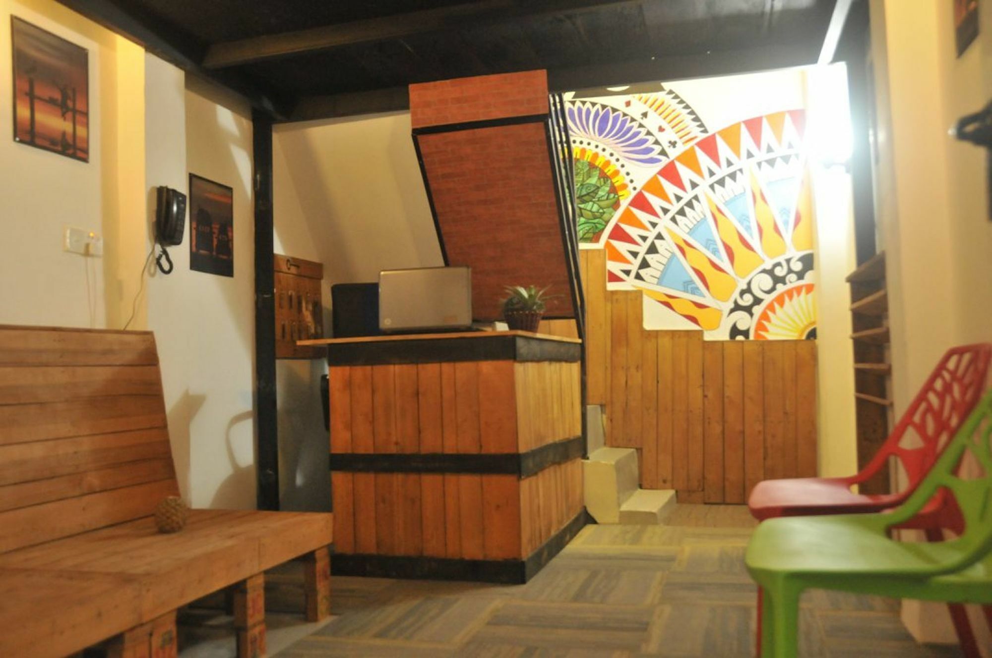 Mid Town Hostel キャンディー エクステリア 写真